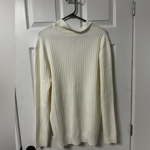 White Mens Dress shirt - Picture 3 of 3